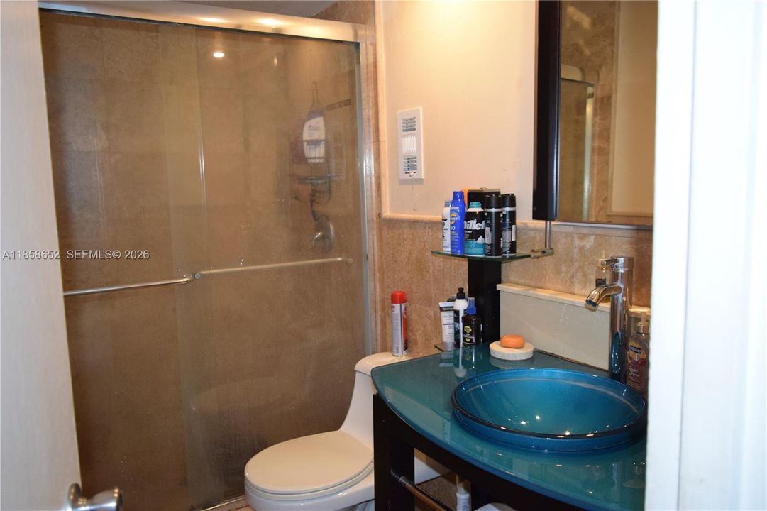 For Sale: $257,800 (1 beds, 1 baths, 940 Square Feet)