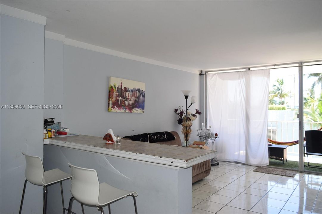 For Sale: $257,800 (1 beds, 1 baths, 940 Square Feet)