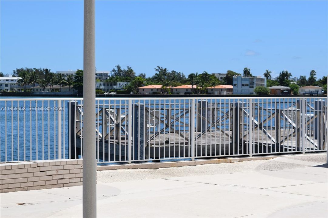 For Sale: $257,800 (1 beds, 1 baths, 940 Square Feet)