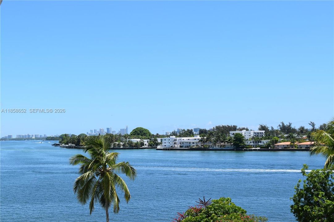 For Sale: $257,800 (1 beds, 1 baths, 940 Square Feet)