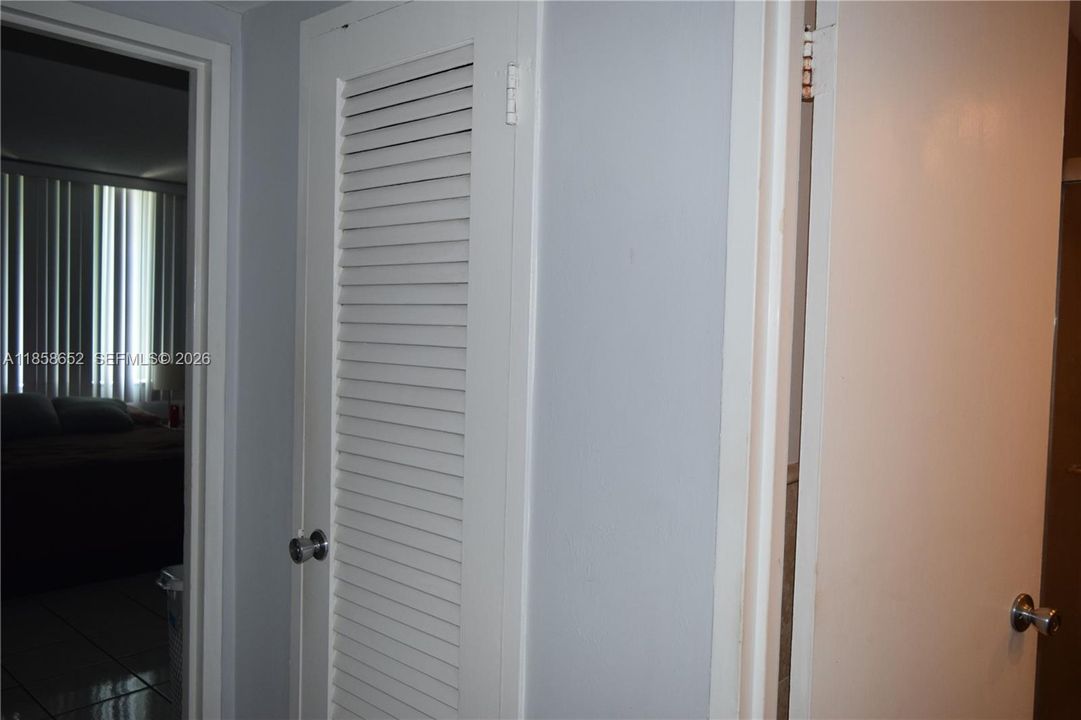 For Sale: $257,800 (1 beds, 1 baths, 940 Square Feet)