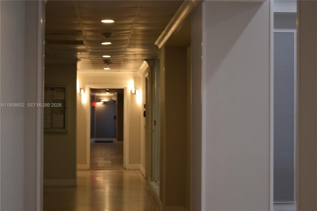 For Sale: $257,800 (1 beds, 1 baths, 940 Square Feet)