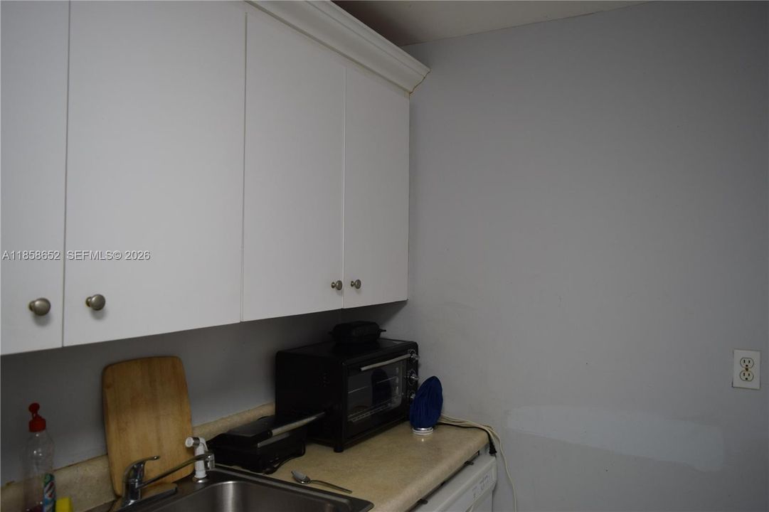 For Sale: $257,800 (1 beds, 1 baths, 940 Square Feet)
