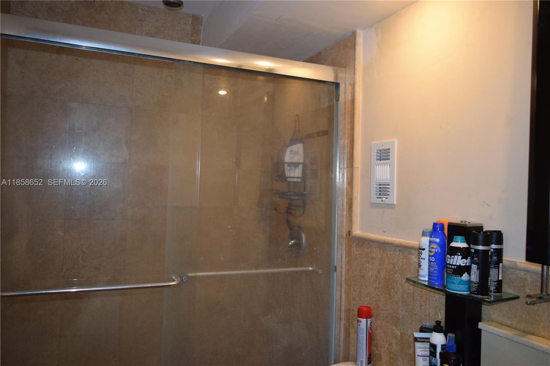 For Sale: $257,800 (1 beds, 1 baths, 940 Square Feet)