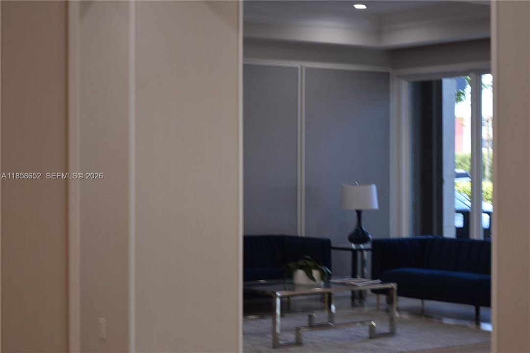 For Sale: $257,800 (1 beds, 1 baths, 940 Square Feet)