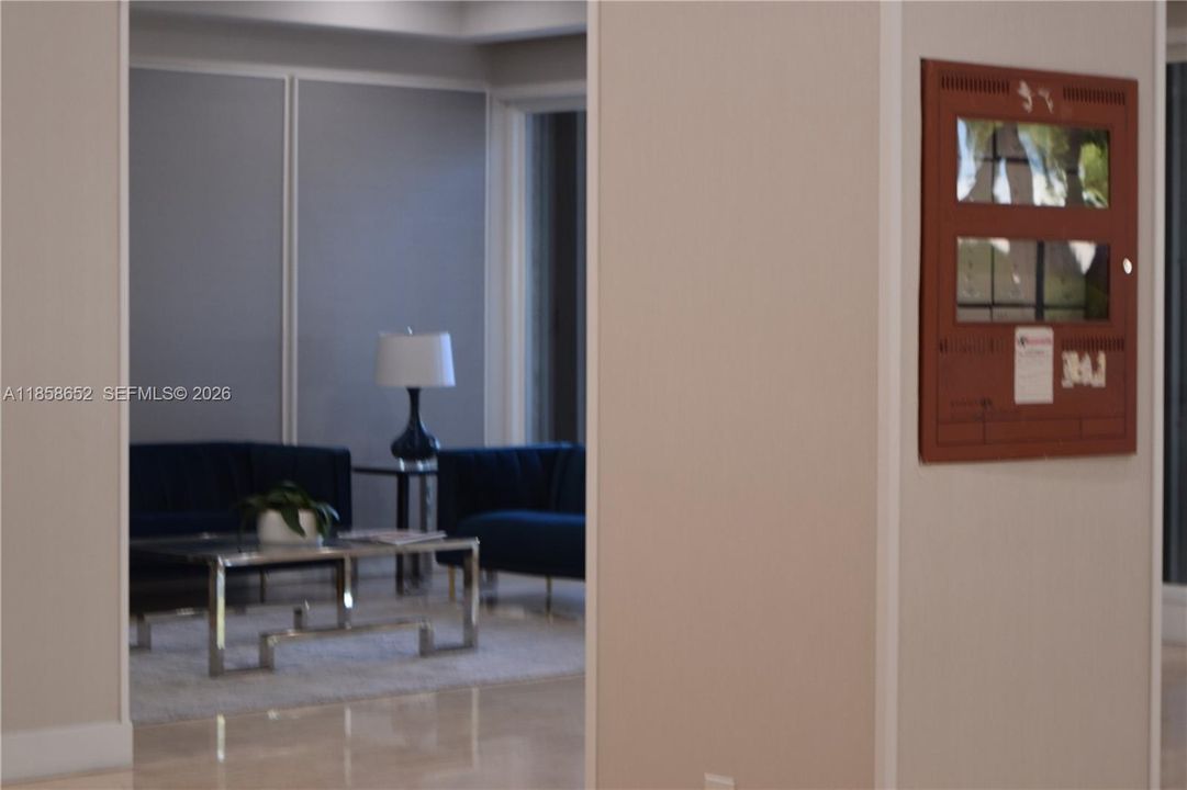 For Sale: $257,800 (1 beds, 1 baths, 940 Square Feet)
