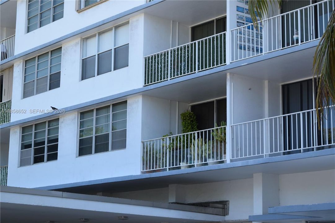 For Sale: $257,800 (1 beds, 1 baths, 940 Square Feet)