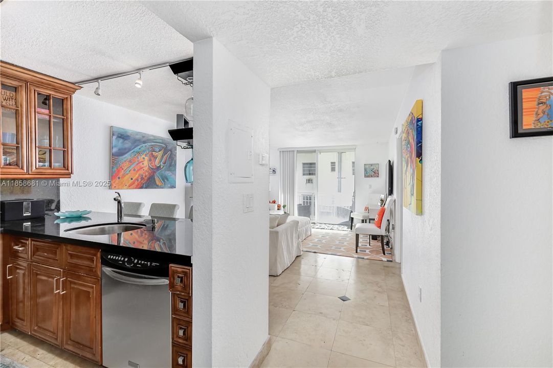 For Sale: $538,000 (1 beds, 1 baths, 662 Square Feet)