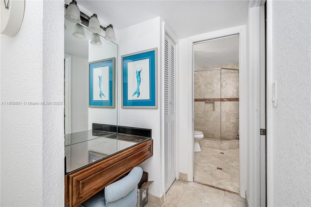 For Sale: $538,000 (1 beds, 1 baths, 662 Square Feet)