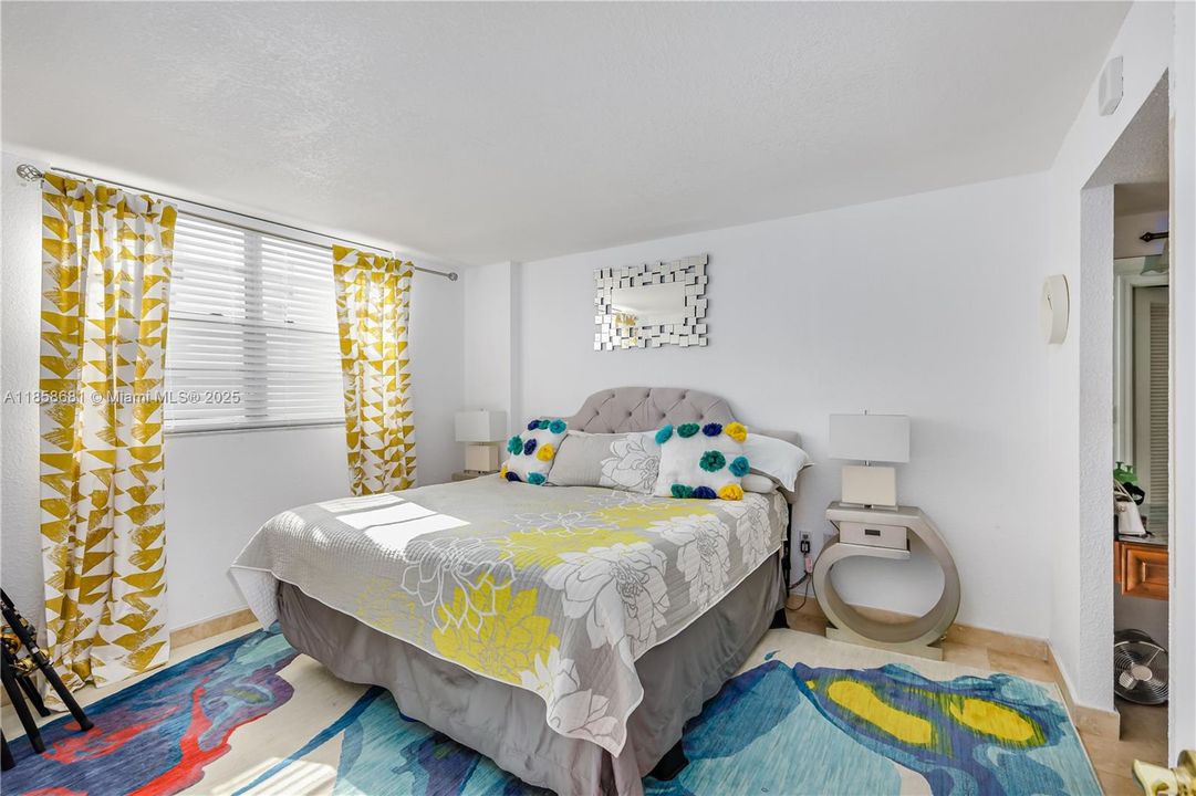 For Sale: $538,000 (1 beds, 1 baths, 662 Square Feet)