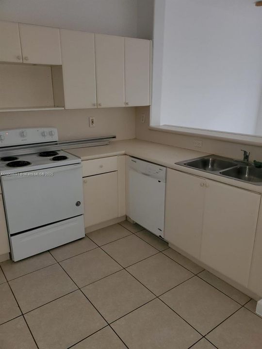 На продажу: $230,000 (3 спален, 2 ванн, 1166 Квадратных фут)