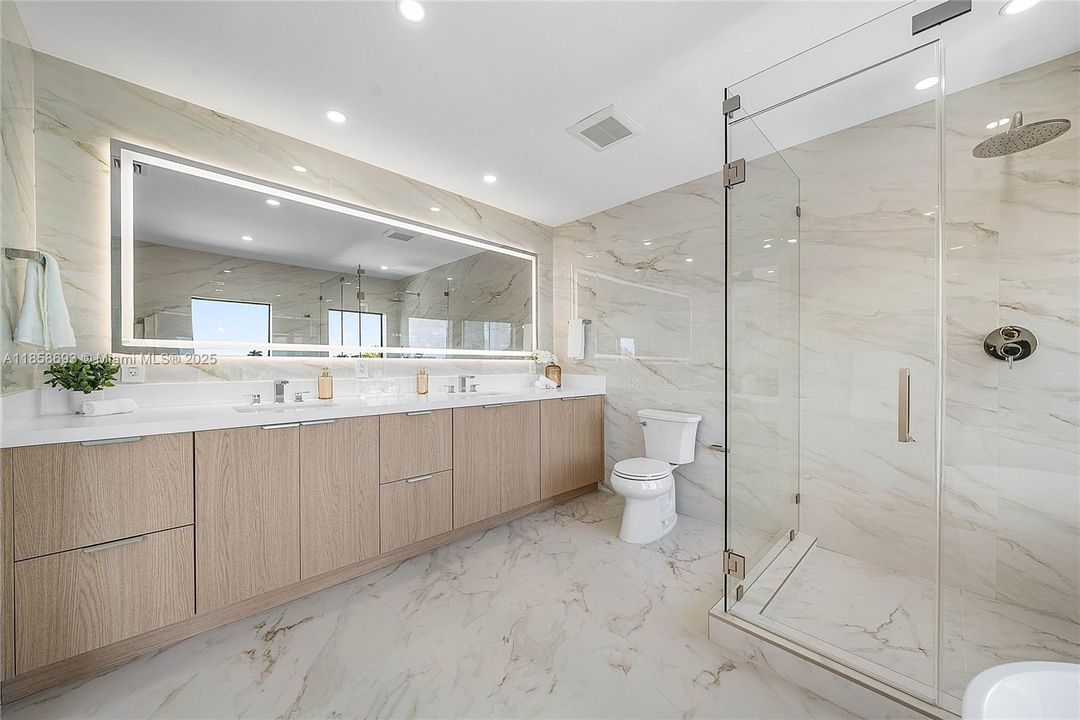 For Sale: $3,995,000 (5 beds, 5 baths, 3791 Square Feet)