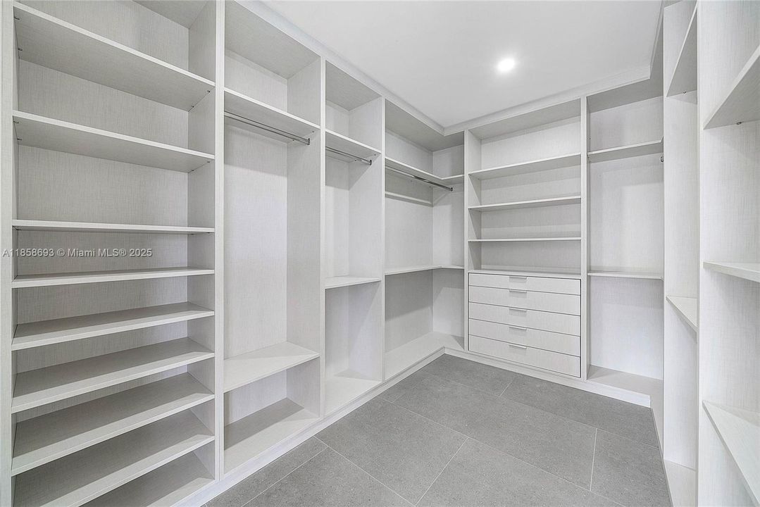 For Sale: $3,995,000 (5 beds, 5 baths, 3791 Square Feet)