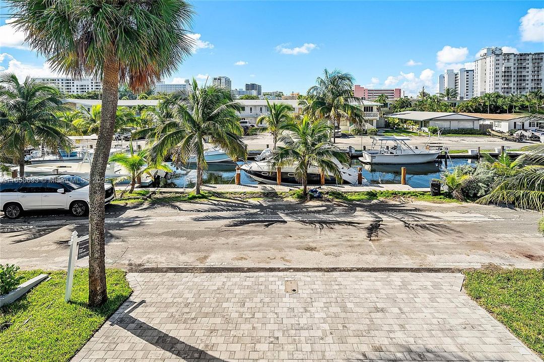 For Sale: $3,995,000 (5 beds, 5 baths, 3791 Square Feet)