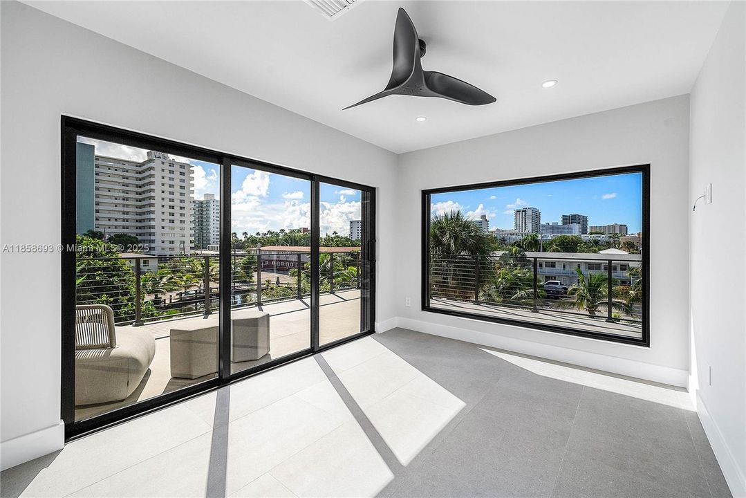 For Sale: $3,995,000 (5 beds, 5 baths, 3791 Square Feet)