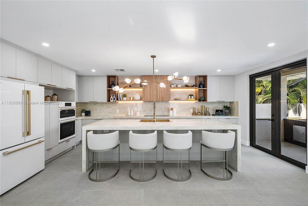 For Sale: $3,995,000 (5 beds, 5 baths, 3791 Square Feet)