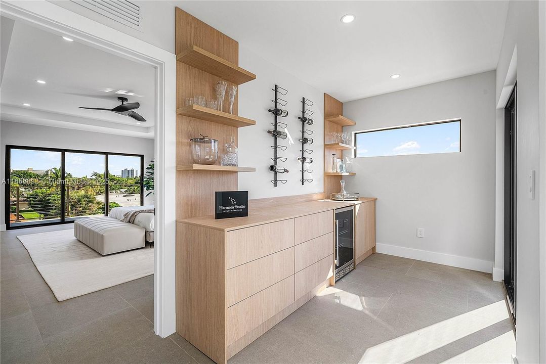 For Sale: $3,995,000 (5 beds, 5 baths, 3791 Square Feet)