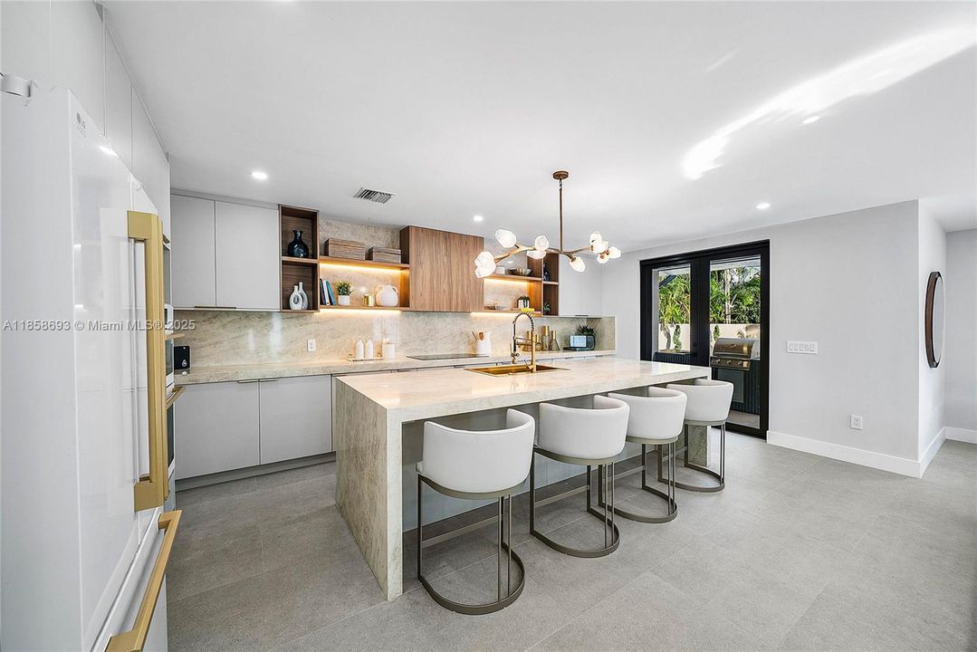 For Sale: $3,995,000 (5 beds, 5 baths, 3791 Square Feet)