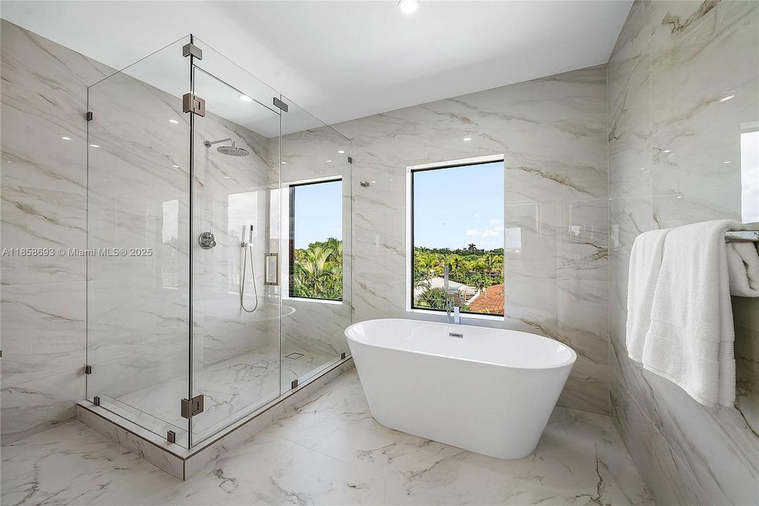 For Sale: $3,995,000 (5 beds, 5 baths, 3791 Square Feet)