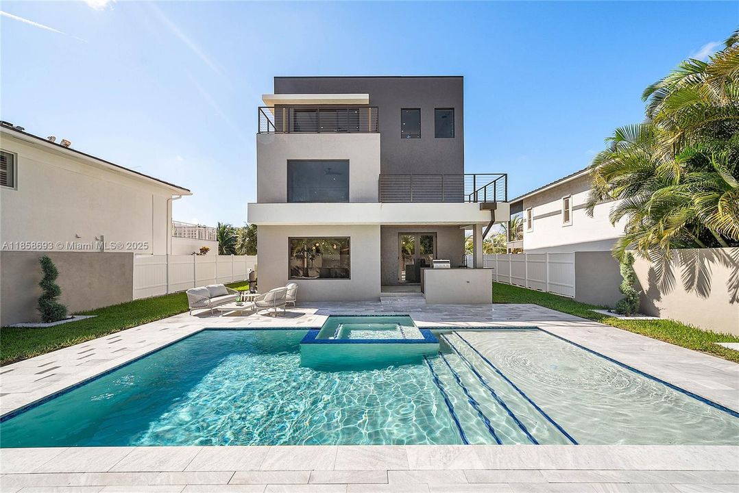 For Sale: $3,995,000 (5 beds, 5 baths, 3791 Square Feet)