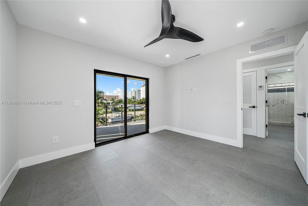 For Sale: $3,995,000 (5 beds, 5 baths, 3791 Square Feet)