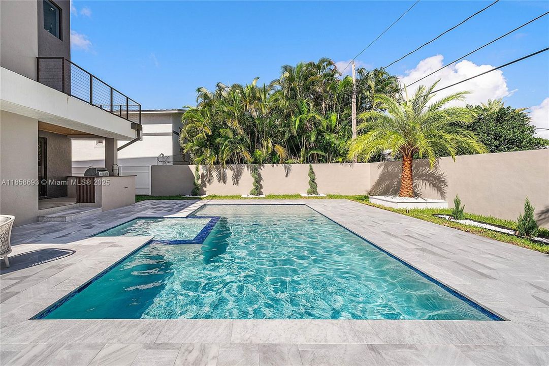 For Sale: $3,995,000 (5 beds, 5 baths, 3791 Square Feet)