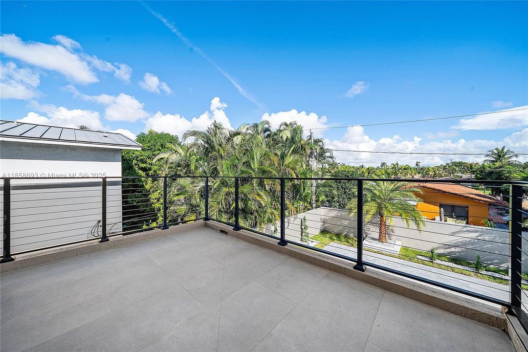 For Sale: $3,995,000 (5 beds, 5 baths, 3791 Square Feet)