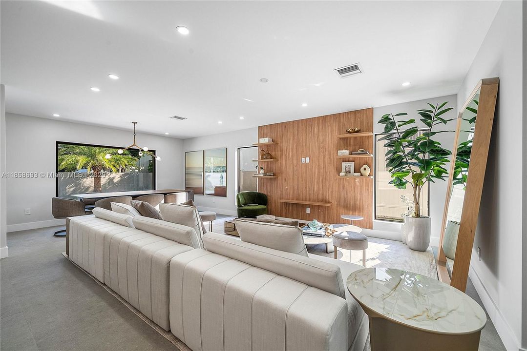 For Sale: $3,995,000 (5 beds, 5 baths, 3791 Square Feet)