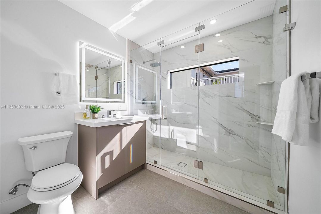 For Sale: $3,995,000 (5 beds, 5 baths, 3791 Square Feet)