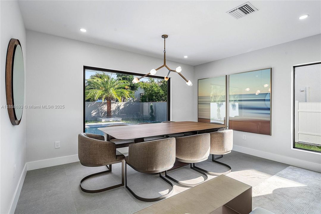 For Sale: $3,995,000 (5 beds, 5 baths, 3791 Square Feet)