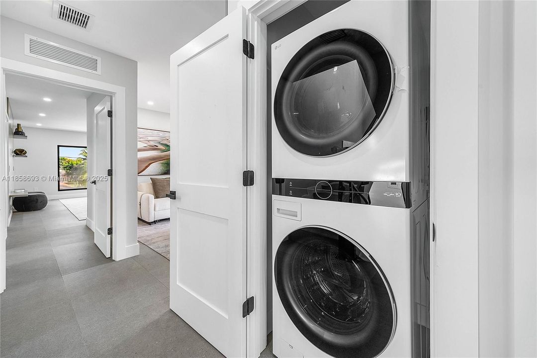 For Sale: $3,995,000 (5 beds, 5 baths, 3791 Square Feet)