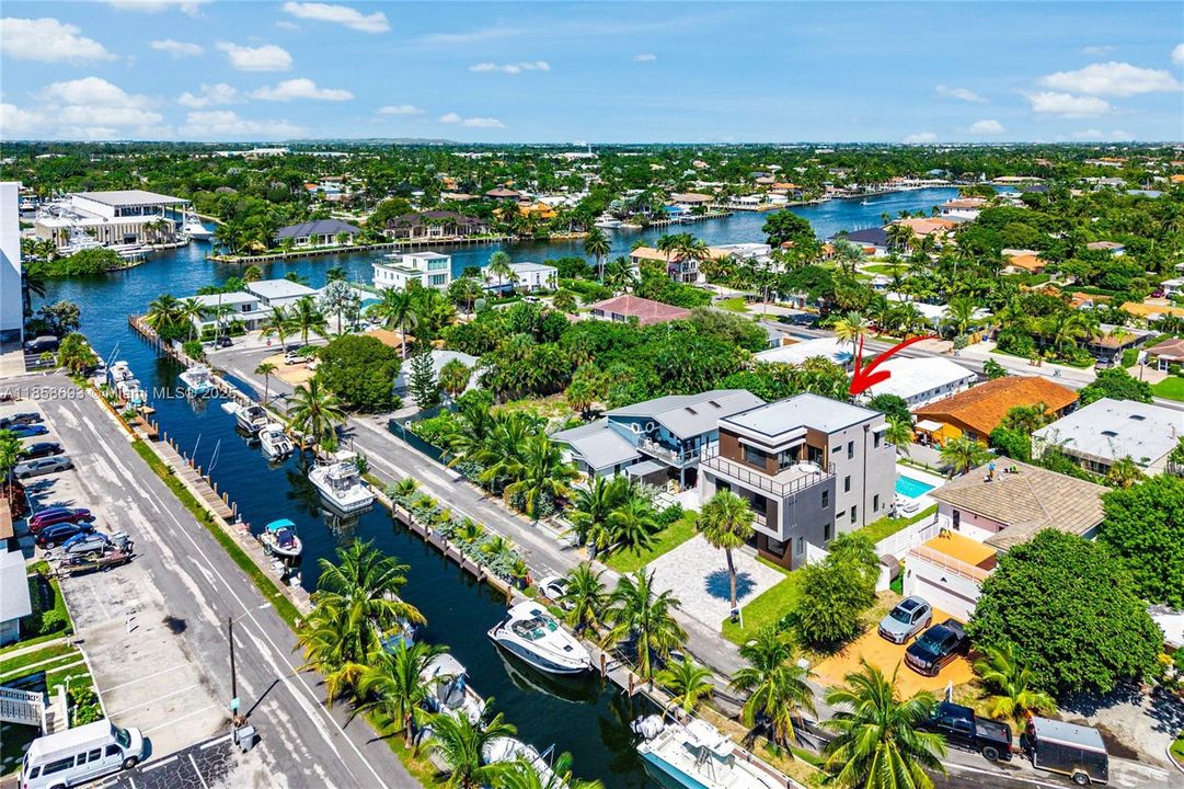 For Sale: $3,995,000 (5 beds, 5 baths, 3791 Square Feet)