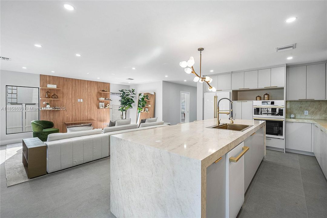 For Sale: $3,995,000 (5 beds, 5 baths, 3791 Square Feet)