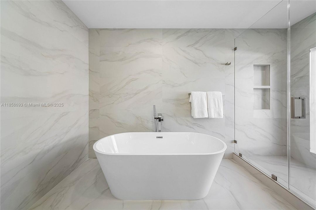 For Sale: $3,995,000 (5 beds, 5 baths, 3791 Square Feet)