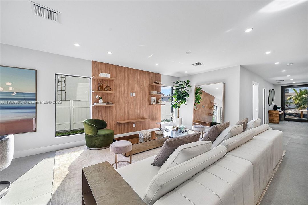 For Sale: $3,995,000 (5 beds, 5 baths, 3791 Square Feet)