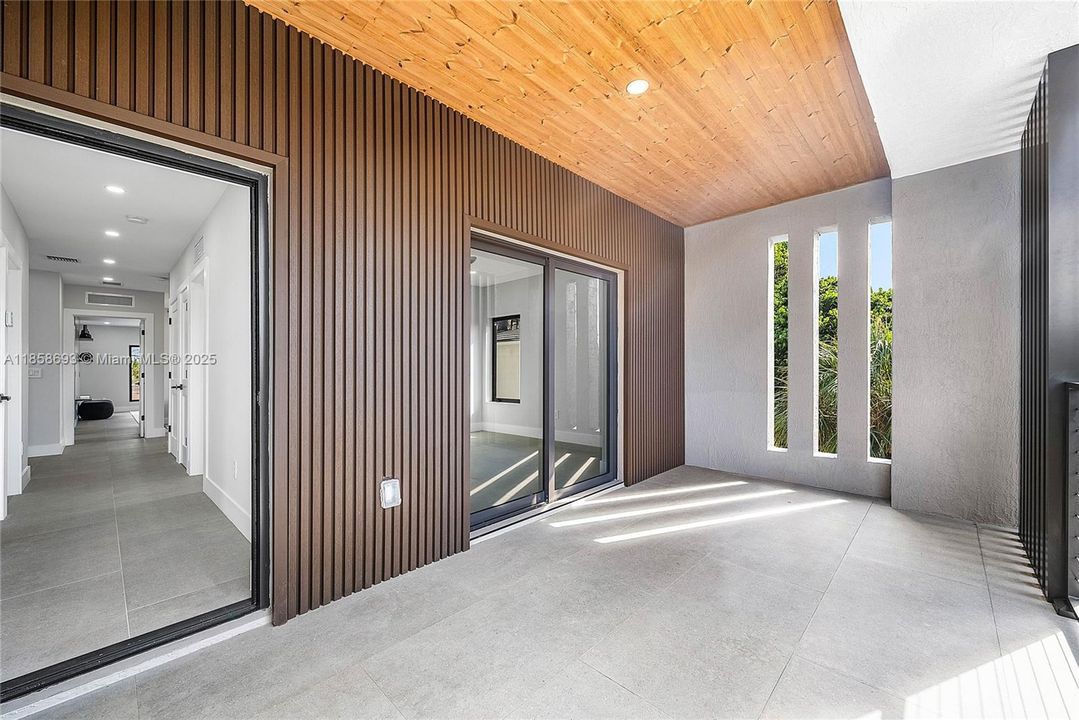 For Sale: $3,995,000 (5 beds, 5 baths, 3791 Square Feet)