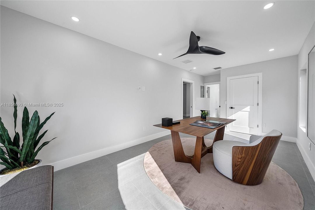 For Sale: $3,995,000 (5 beds, 5 baths, 3791 Square Feet)