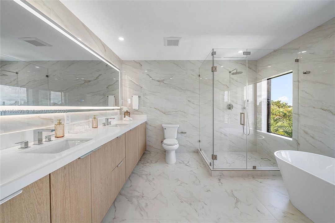 For Sale: $3,995,000 (5 beds, 5 baths, 3791 Square Feet)