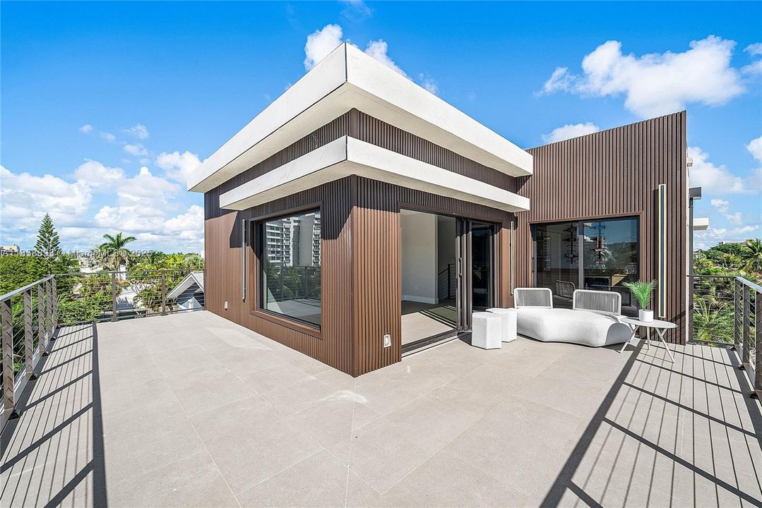 For Sale: $3,995,000 (5 beds, 5 baths, 3791 Square Feet)