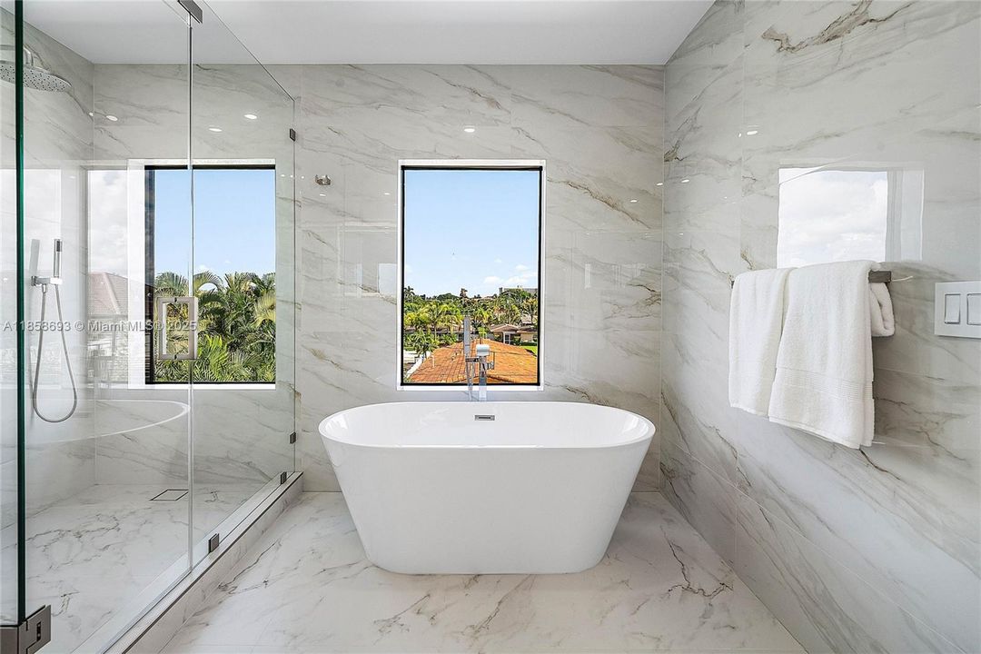 For Sale: $3,995,000 (5 beds, 5 baths, 3791 Square Feet)