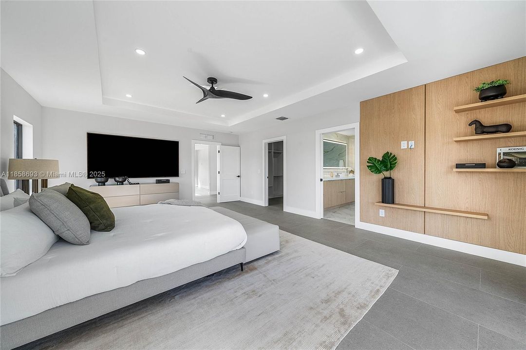 For Sale: $3,995,000 (5 beds, 5 baths, 3791 Square Feet)