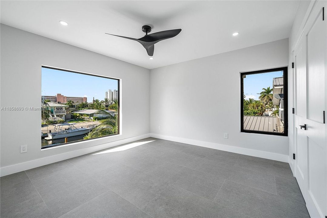 For Sale: $3,995,000 (5 beds, 5 baths, 3791 Square Feet)