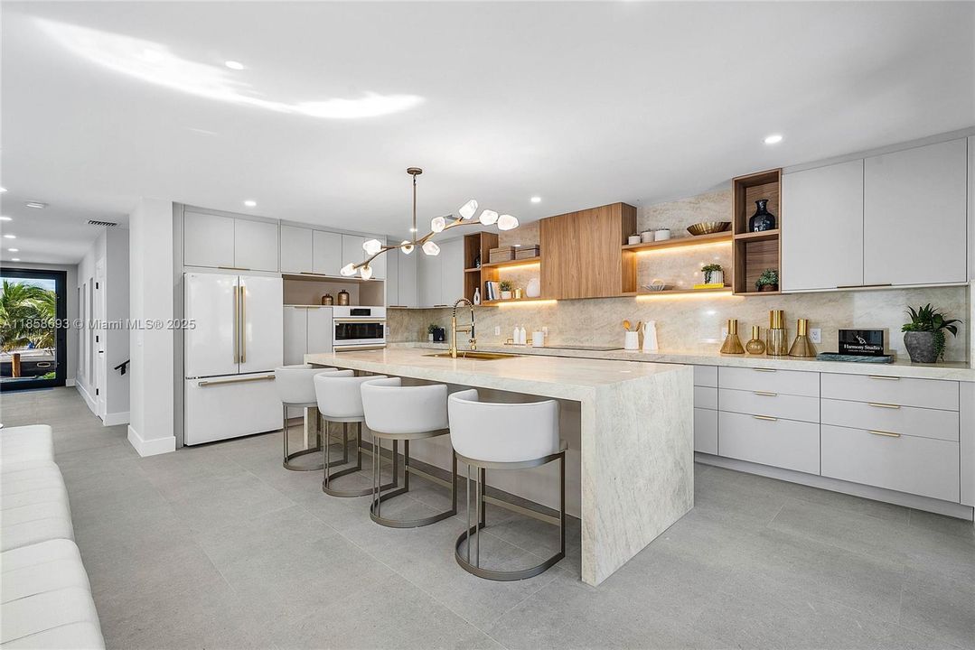 For Sale: $3,995,000 (5 beds, 5 baths, 3791 Square Feet)