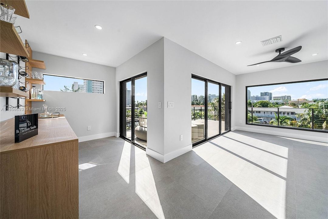 For Sale: $3,995,000 (5 beds, 5 baths, 3791 Square Feet)