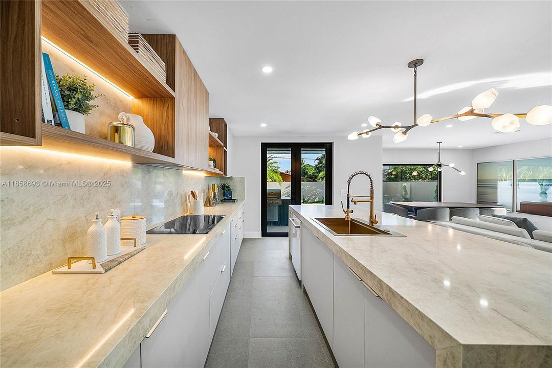 For Sale: $3,995,000 (5 beds, 5 baths, 3791 Square Feet)