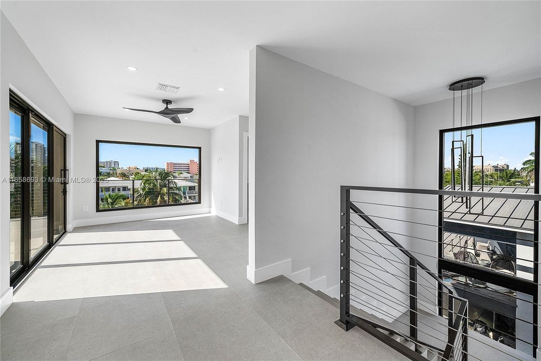 For Sale: $3,995,000 (5 beds, 5 baths, 3791 Square Feet)