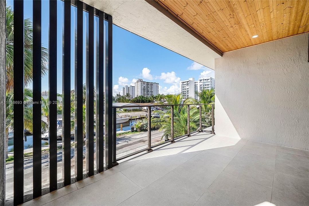 For Sale: $3,995,000 (5 beds, 5 baths, 3791 Square Feet)