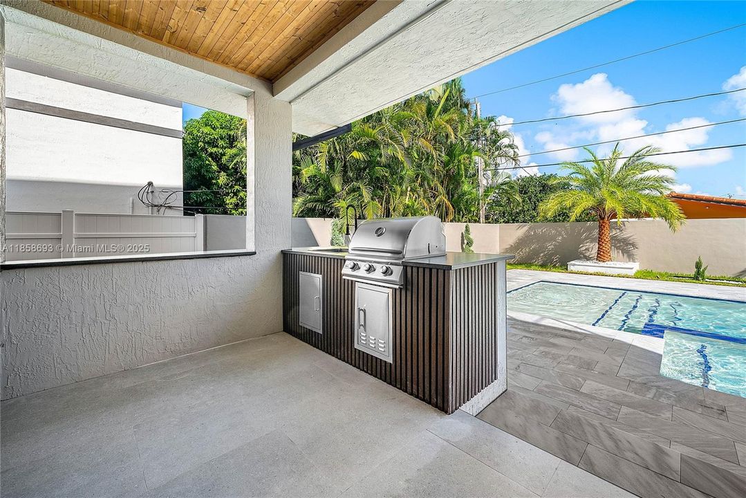 For Sale: $3,995,000 (5 beds, 5 baths, 3791 Square Feet)