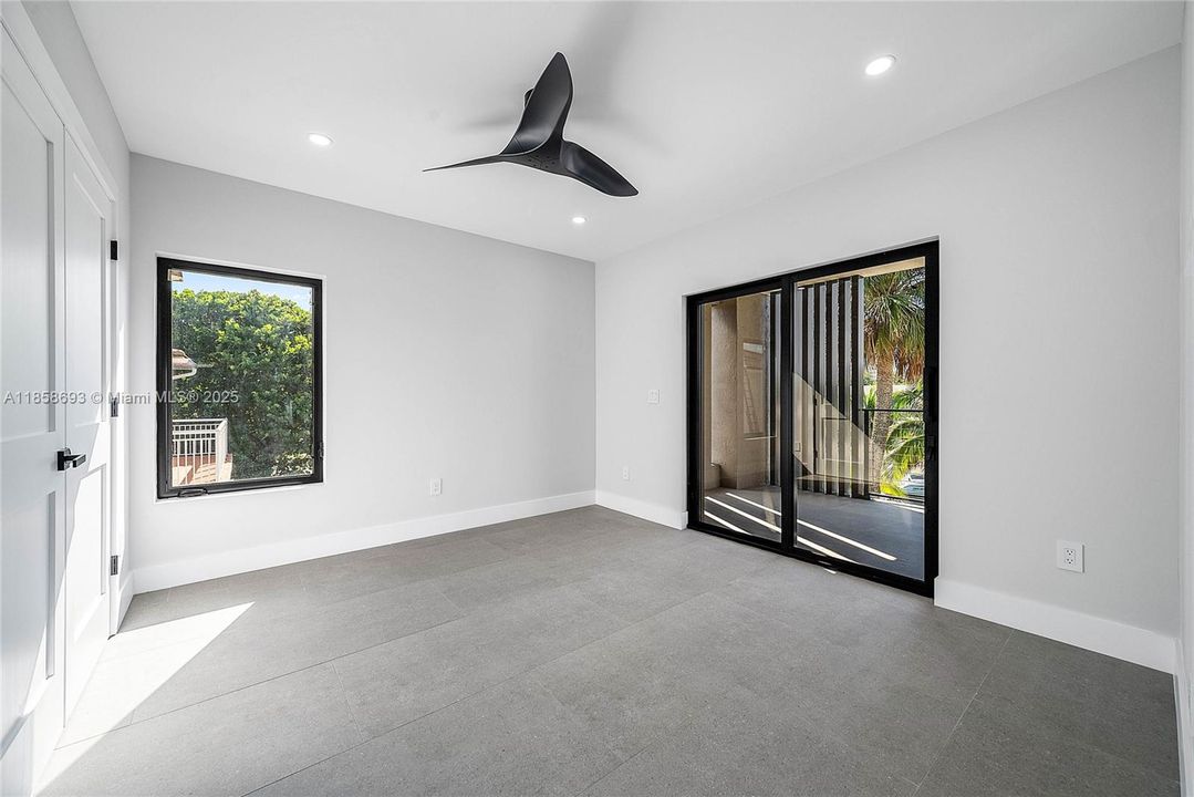 For Sale: $3,995,000 (5 beds, 5 baths, 3791 Square Feet)