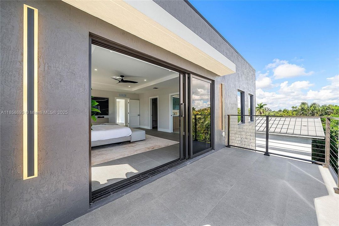 For Sale: $3,995,000 (5 beds, 5 baths, 3791 Square Feet)